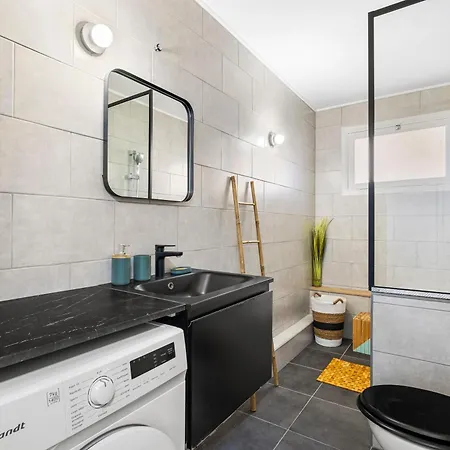 Apartment Renting - Philibert - Elegant Spacious Quiet Near The Port Free Parking *
